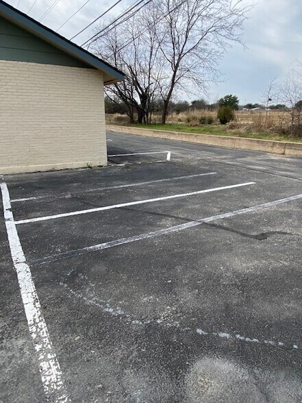 More Photos Of 400 Chisholm Valley Dr, Round Rock Unknown For Lease