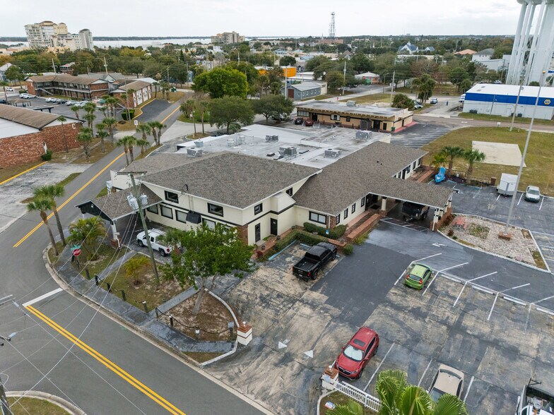 More Photos Of 300 N Cocoa Blvd, Cocoa Restaurant For Lease