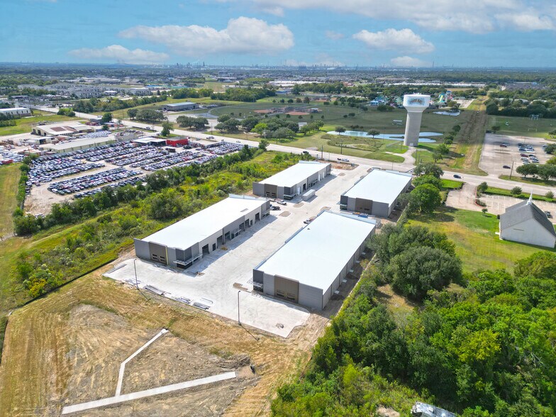 More Photos Of 5279 N Main St, Baytown Unknown For Lease