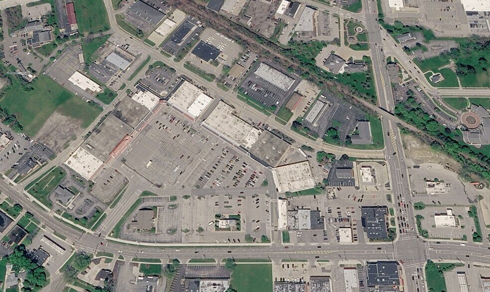 More Photos Of 33120-33631 Aurora Rd, Solon Storefront For Lease