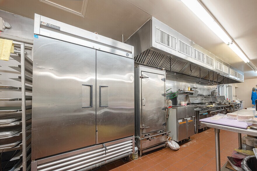 More Photos Of 1127 Marina Bay Dr, Kemah Restaurant For Sale