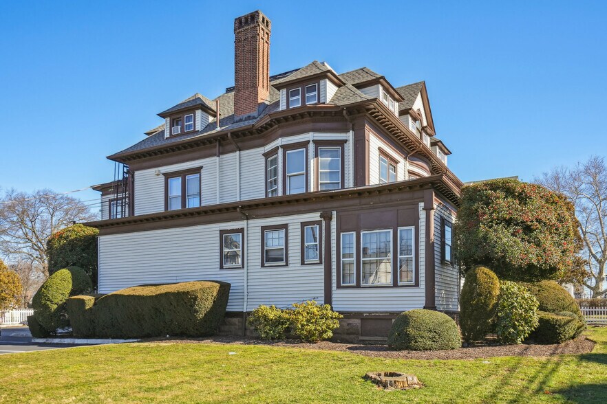 More Photos Of 295 Montgomery St, Bloomfield Office For Lease