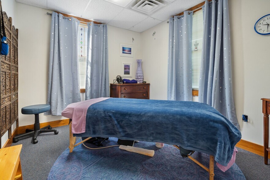 More Photos Of 41 Liberty Hill Rd, Henniker Medical For Sale