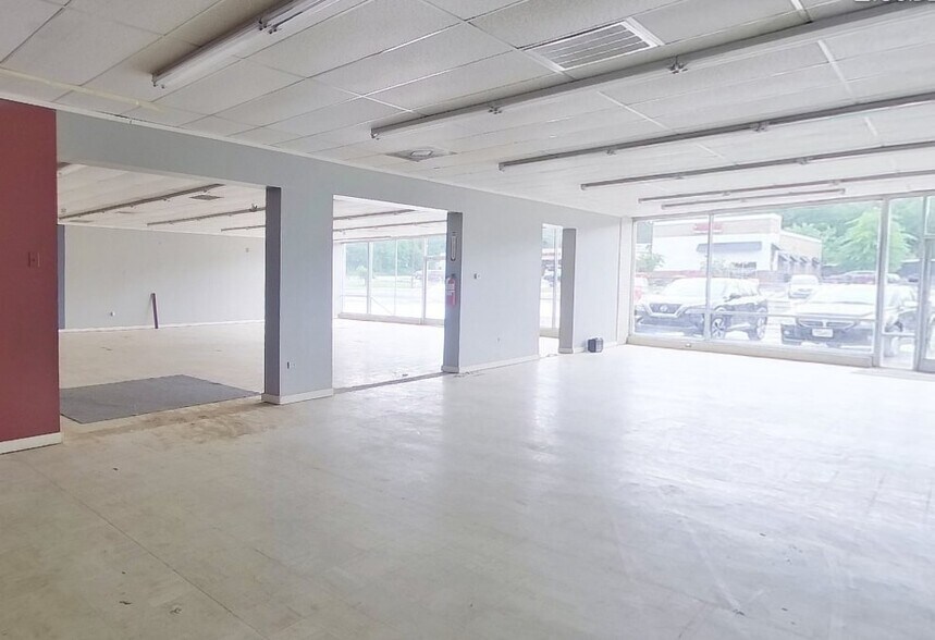 More Photos Of 1070-1076 Patton Ave, Asheville Storefront Retail Office For Lease