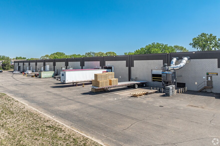 More Photos Of 1600 N 67th Ave, Brooklyn Center Warehouse For Lease