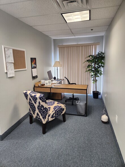 More Photos Of 450 Maple Ave E, Vienna Unknown For Lease