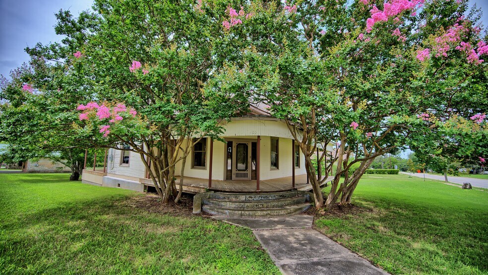 More Photos Of 400 S. Broad Street St, Saint Jo Land For Sale