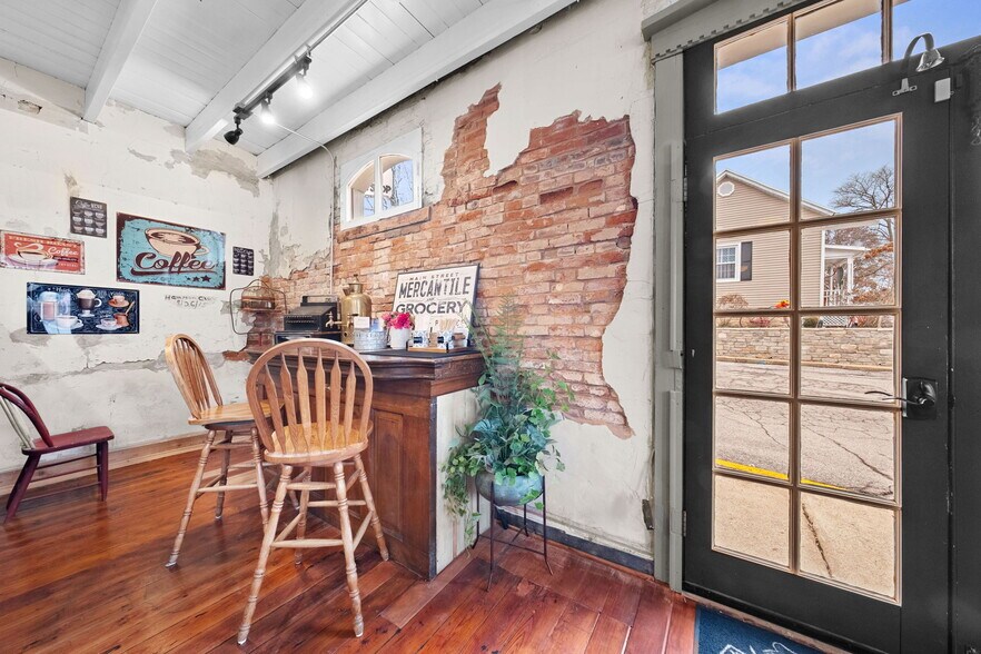 More Photos Of 5595 Walnut St, Augusta Storefront For Sale