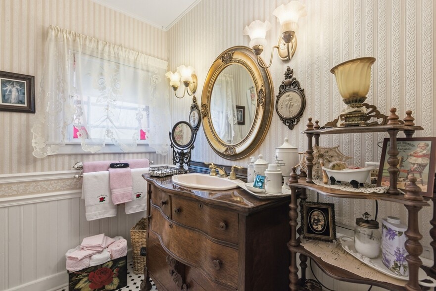 More Photos Of 8 Pleasant St, Plymouth Hospitality For Sale