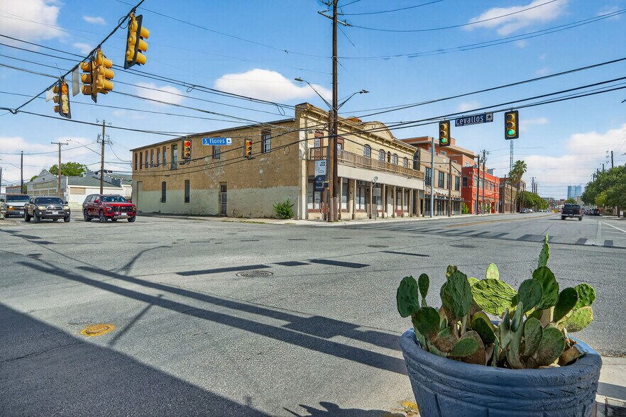 More Photos Of 1425 S Flores St, San Antonio General Retail For Sale