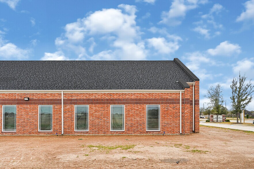 More Photos Of 7103 S Peek Rd, Richmond Medical For Lease