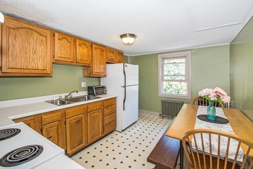 More Photos Of 18 Sargent St, Cherry Valley Flex For Sale