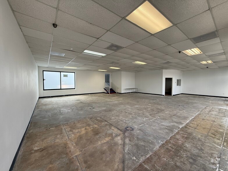 More Photos Of 1909 Santa Monica Blvd, Santa Monica Storefront For Lease