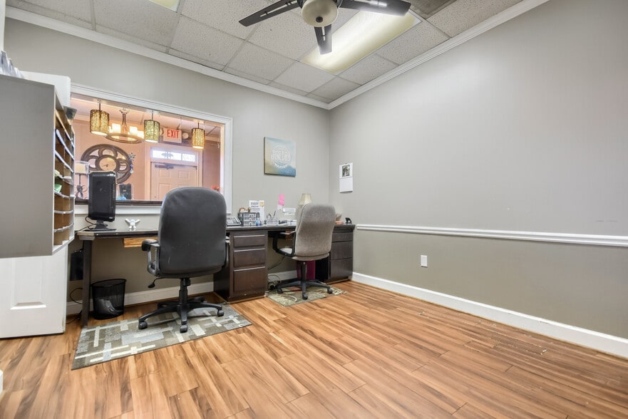 More Photos Of 130 Vann St, Marietta Office For Sale