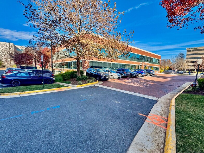 More Photos Of 12359 Sunrise Valley Dr, Reston Office For Lease
