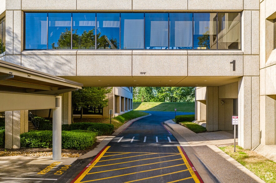 More Photos Of 1 Allied Dr, Little Rock Unknown For Lease