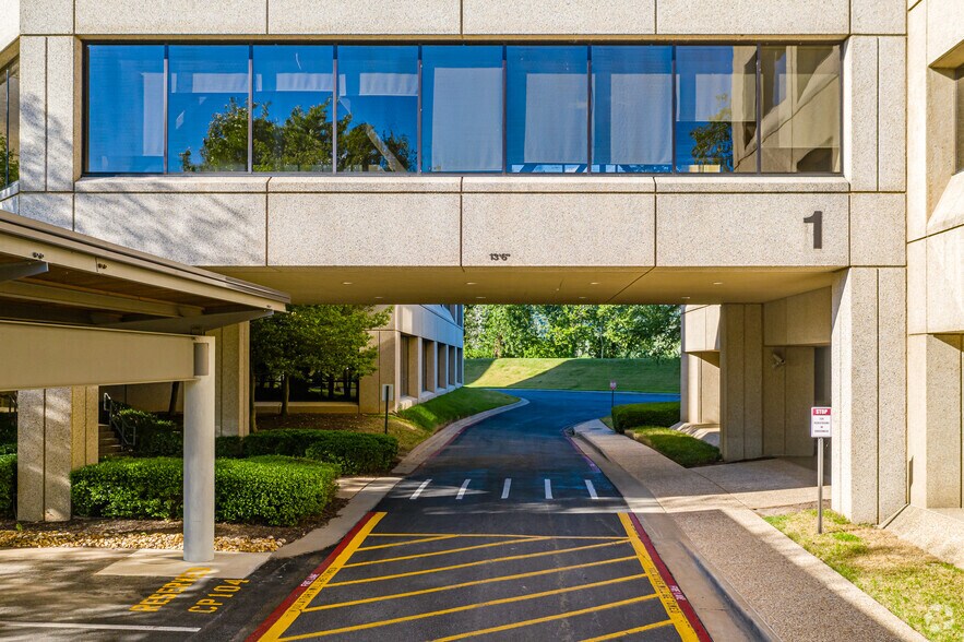 More Photos Of 1 Allied Dr, Little Rock Unknown For Lease