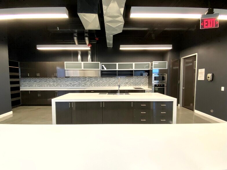More Photos Of 6010 S Durango Dr, Las Vegas Loft Creative Space For Sale