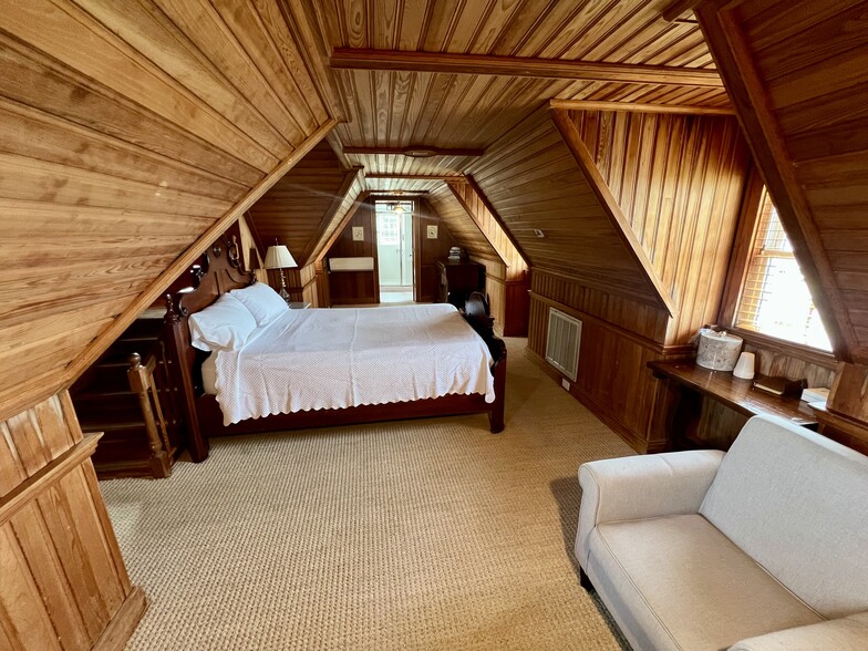 More Photos Of 155 Silver Lake Dr, Ocracoke Hospitality For Sale