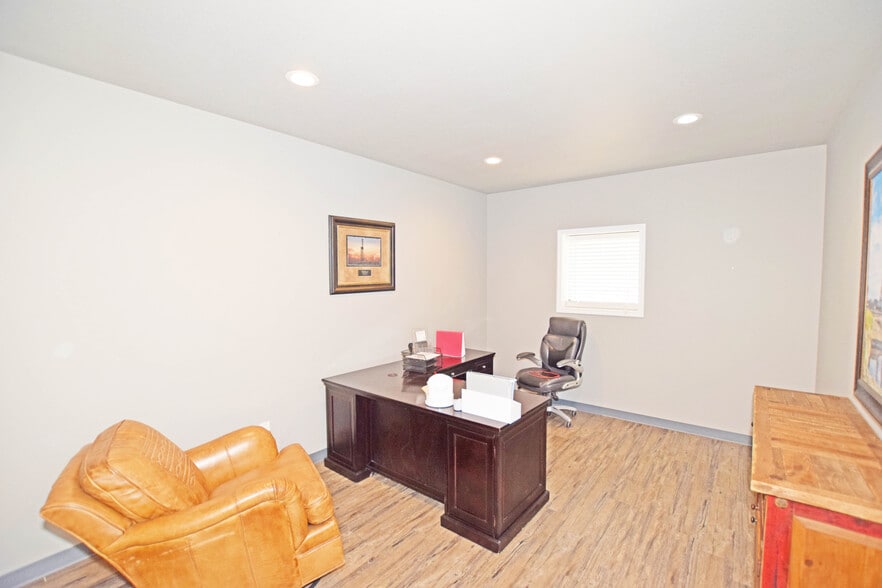 More Photos Of 10503 W County Rd 72, Midland Warehouse For Lease