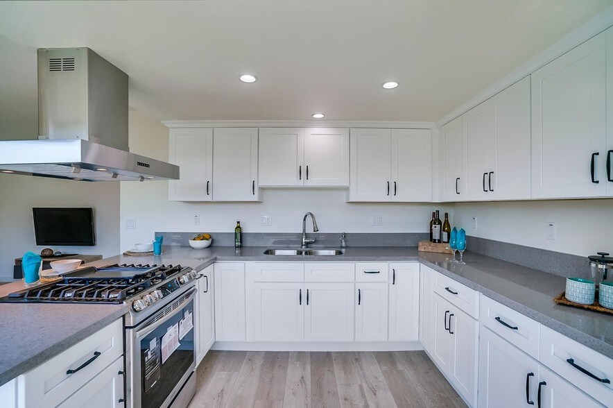More Photos Of 1512 Sherman Pl, Long Beach Apartments For Sale