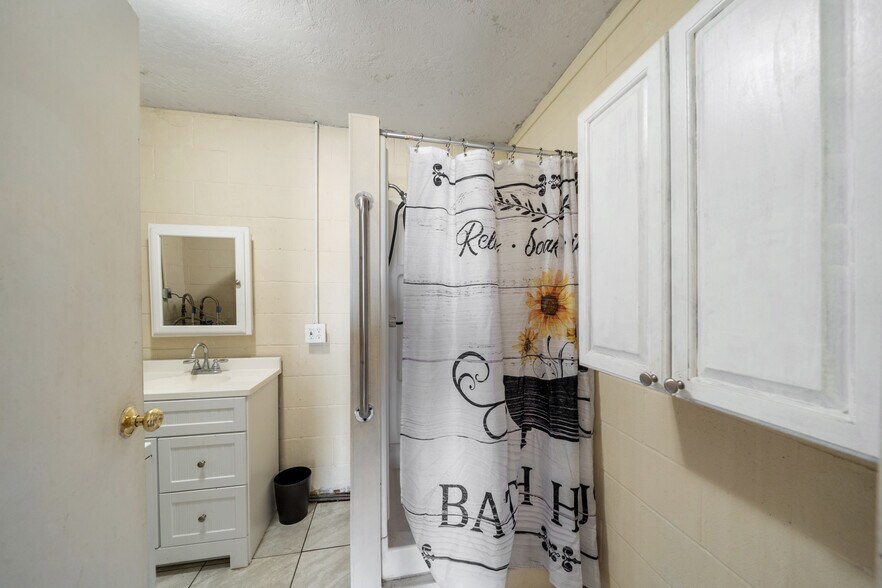 More Photos Of 1425 State Highway 75 N, Huntsville Office For Lease