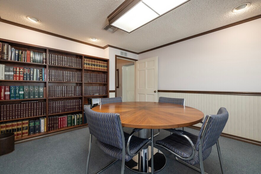 More Photos Of 2300 W Bay Dr, Largo Office Residential For Lease