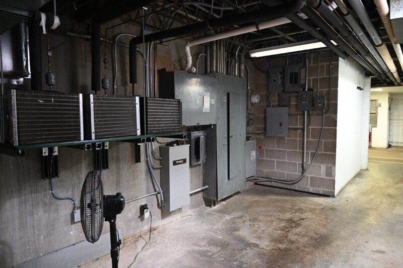 More Photos Of 517 S 4th St, Springfield General Retail For Sale