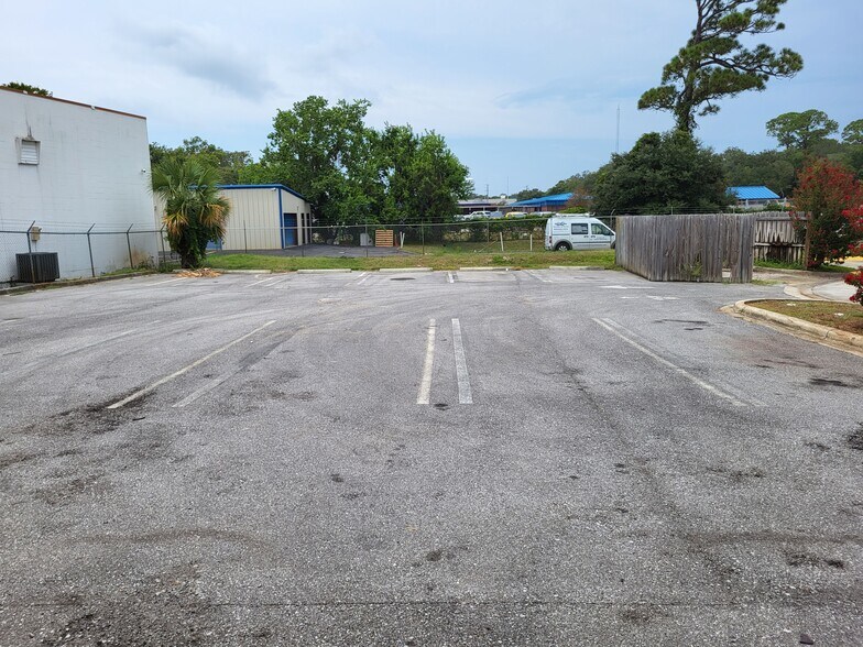 More Photos Of 110 Mary Esther Blvd, Mary Esther Freestanding For Lease