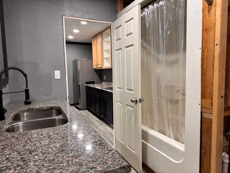 More Photos Of 603 Lake Murray Dr E, Ardmore Flex For Sale