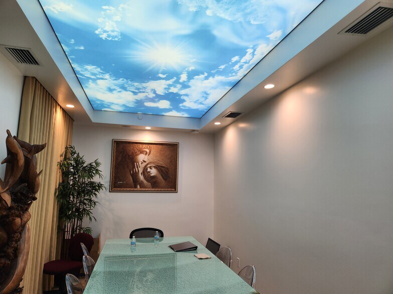 More Photos Of 681 Goodlette Rd N, Naples Medical For Lease