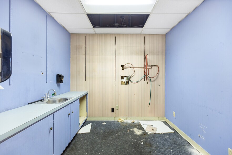 More Photos Of 5676 W Skelly Dr, Tulsa Medical For Sale