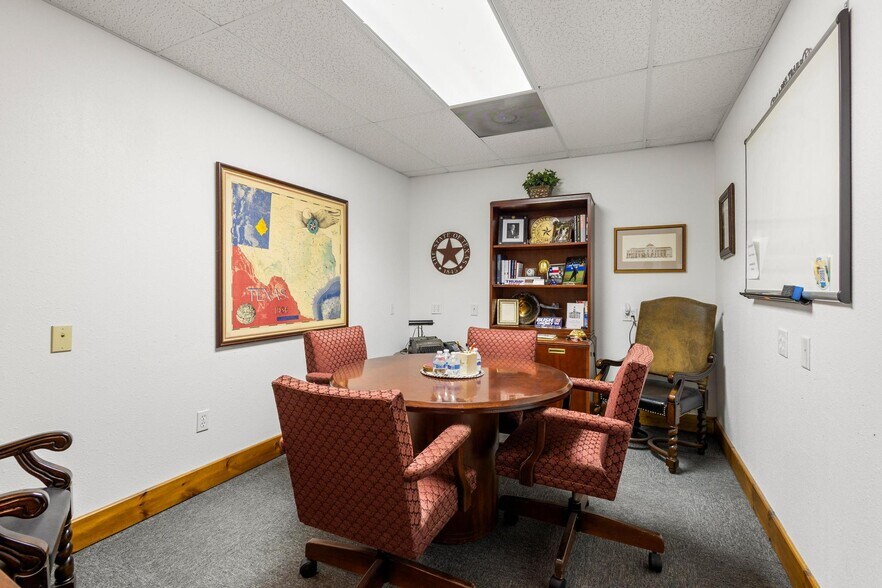 More Photos Of 211 N Main St, Bonham Office Residential For Sale