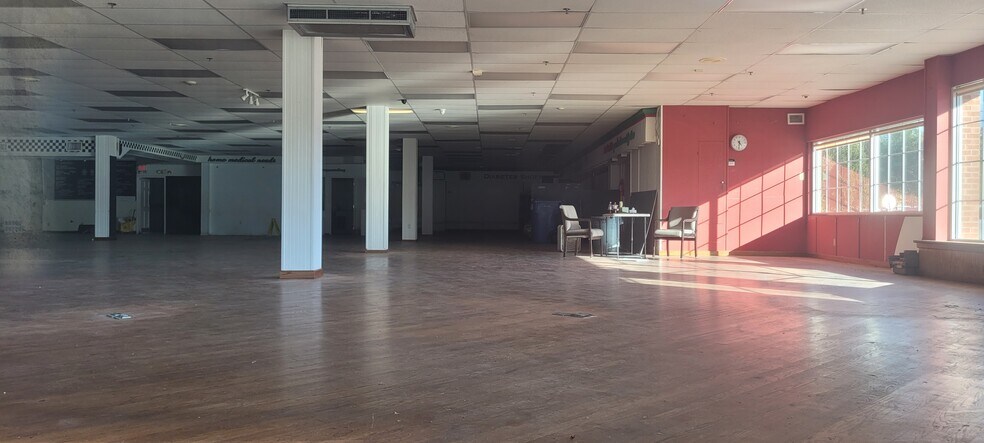 More Photos Of 302 N Main St, Duncanville Restaurant For Sale