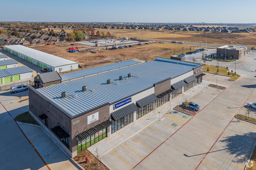 More Photos Of 3200 S Santa Fe Ave, Moore Freestanding For Lease