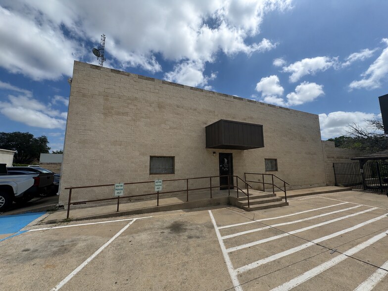 More Photos Of 5713 Springfield Ave, Laredo Office For Lease