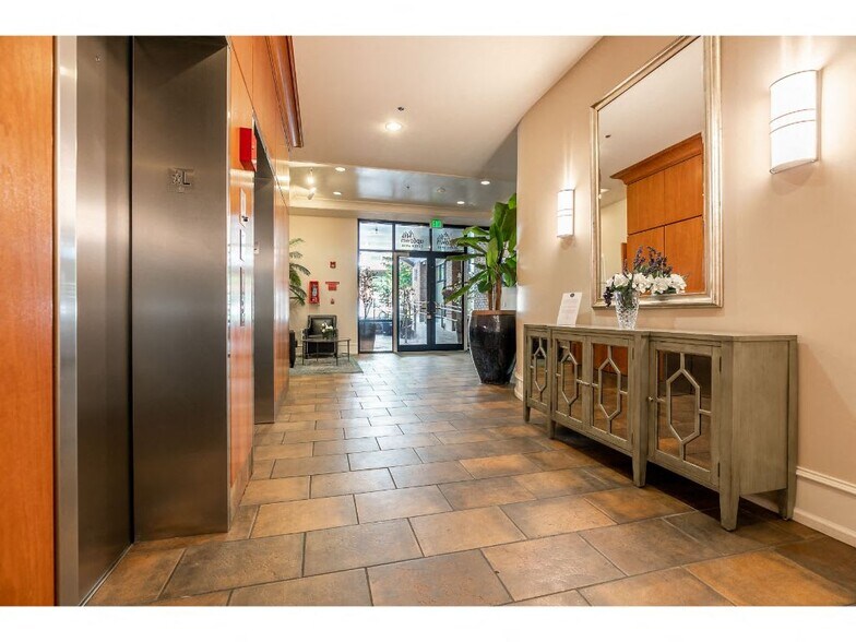 More Photos Of 315 1st Ave W, Seattle Apartments For Lease