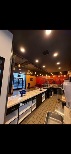 More Photos Of 9815 Panama Ln, Bakersfield Storefront For Lease