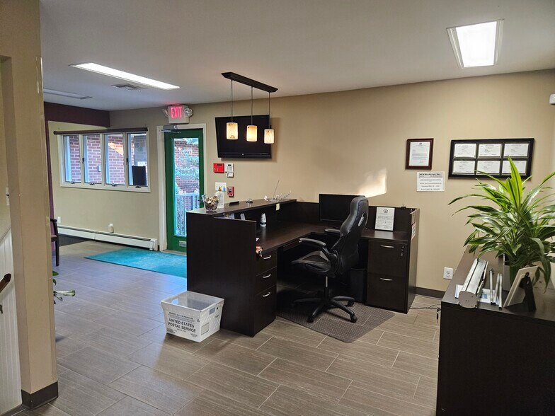 More Photos Of 3685 Quakerbridge Rd, Hamilton Office For Sale