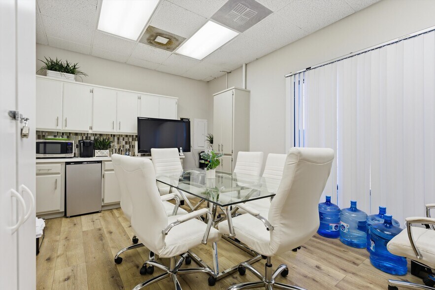 More Photos Of 44709 Date Ave, Lancaster Medical For Sale