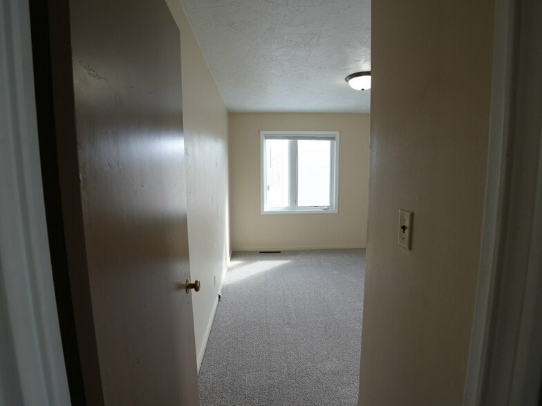 More Photos Of 311 W Highland Dr, Williston Apartments For Sale