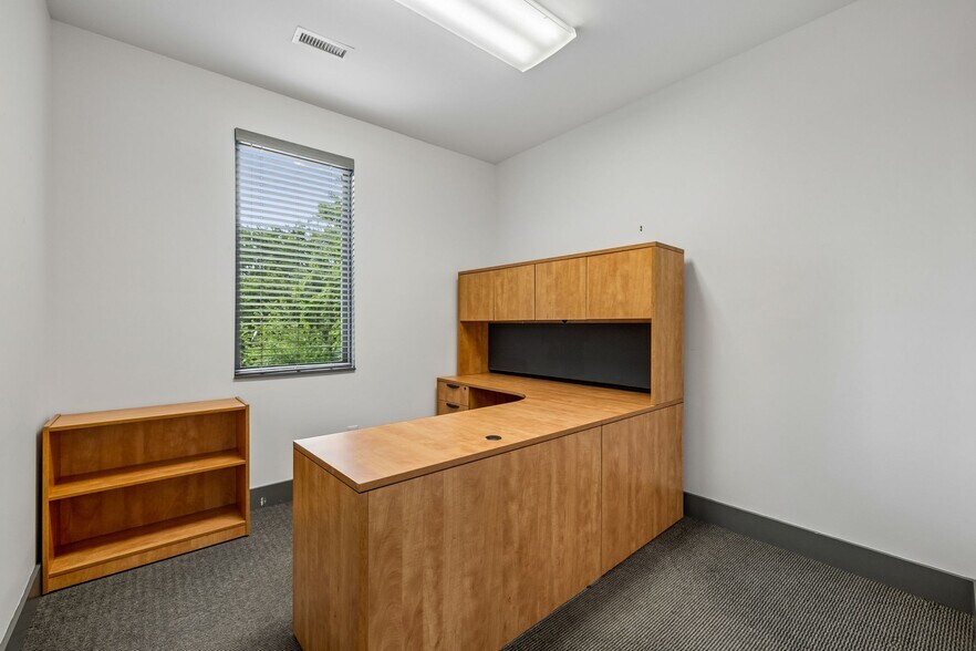 More Photos Of 2831 Azalea Pl, Nashville Office Residential For Lease