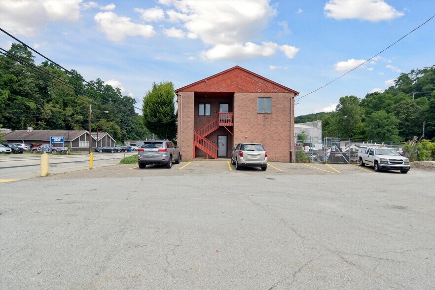 More Photos Of 1641 Saw Mill Run Blvd, Pittsburgh Flex For Sale