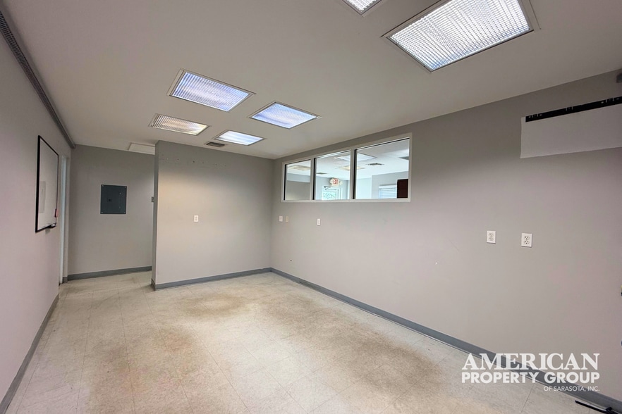 More Photos Of 6055 Porter Way, Sarasota Warehouse For Lease
