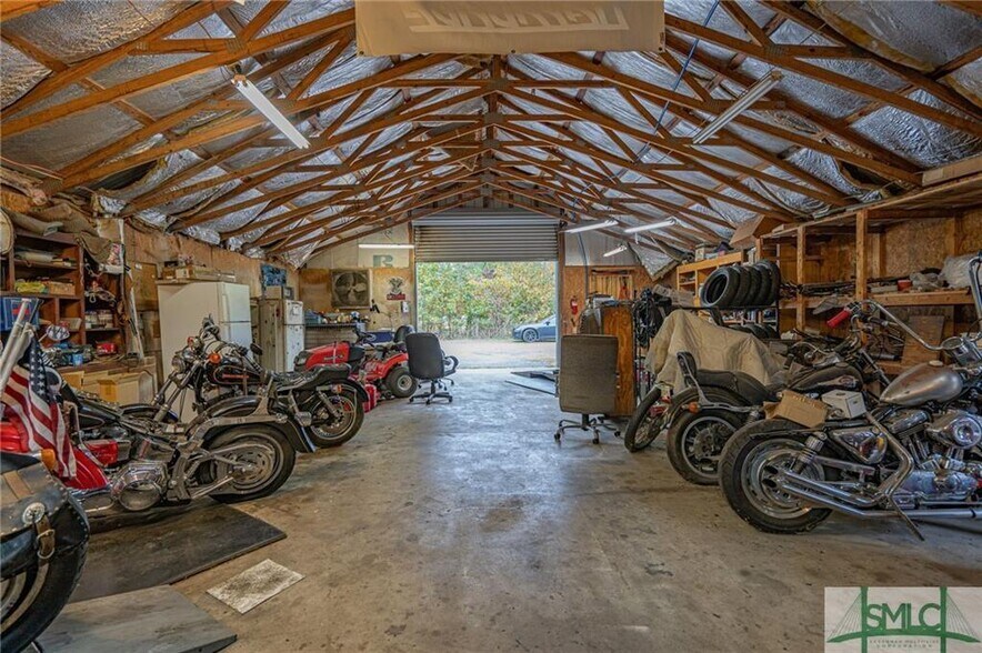 More Photos Of 895 W Highway 80, Eden General Retail For Sale