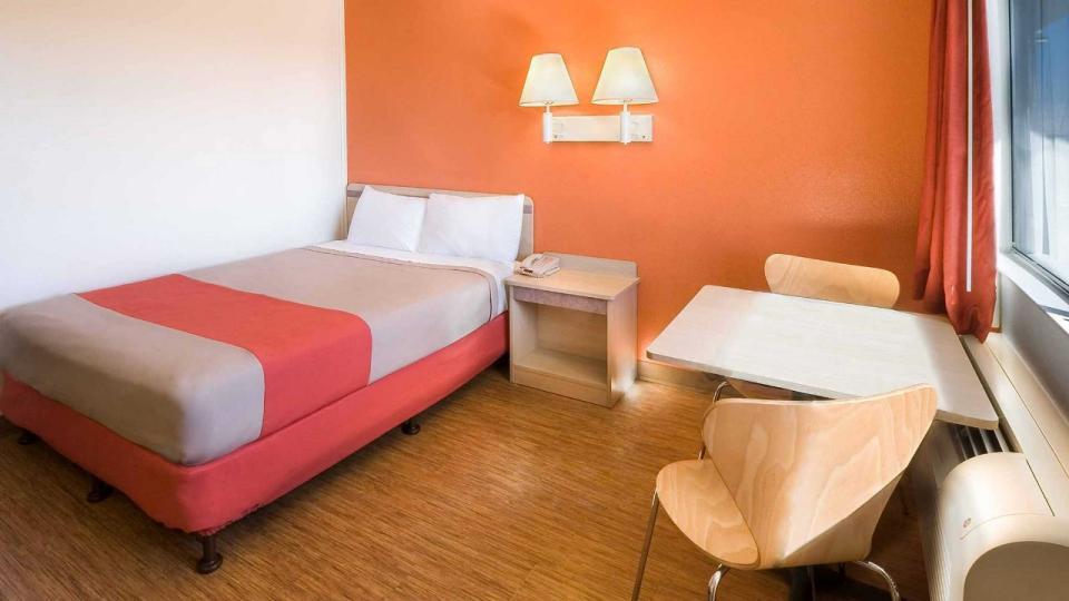 More Photos Of 325 SE Nye Ave, Pendleton Hotel For Sale