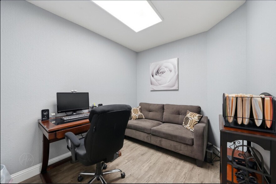 More Photos Of 1660 N Newcomb St, Porterville Coworking Space
