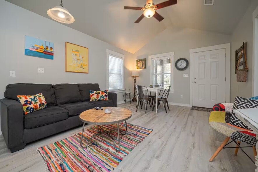 More Photos Of 5481 Highway 35 N, Rockport Specialty For Sale