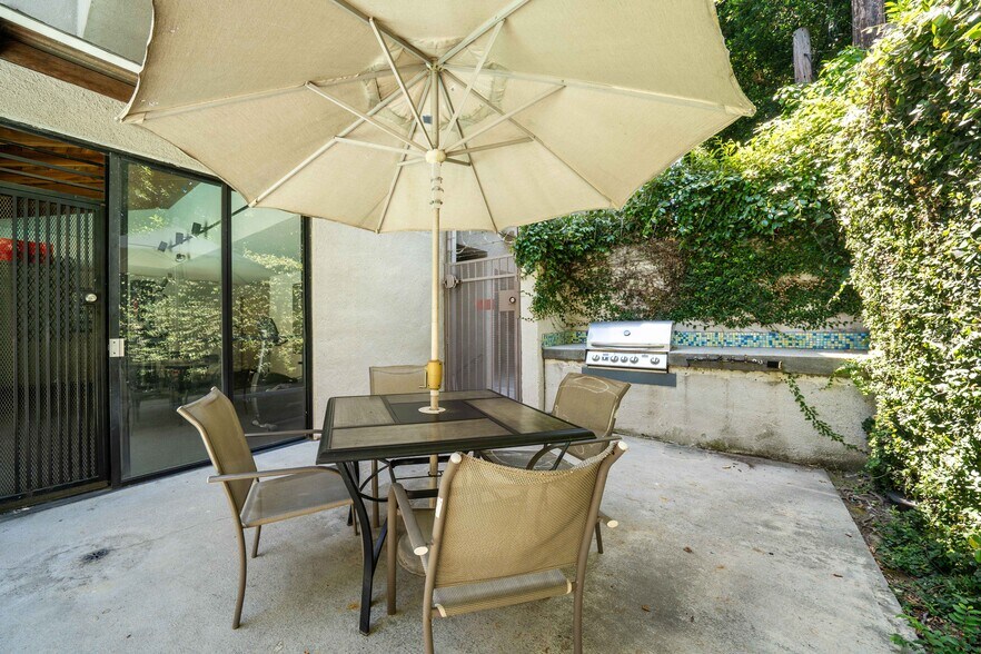 More Photos Of 4651 Cahuenga Blvd, North Hollywood Apartments For Sale