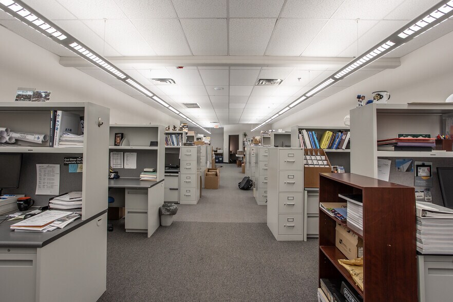 More Photos Of 831 W Euless Blvd, Euless Office For Lease